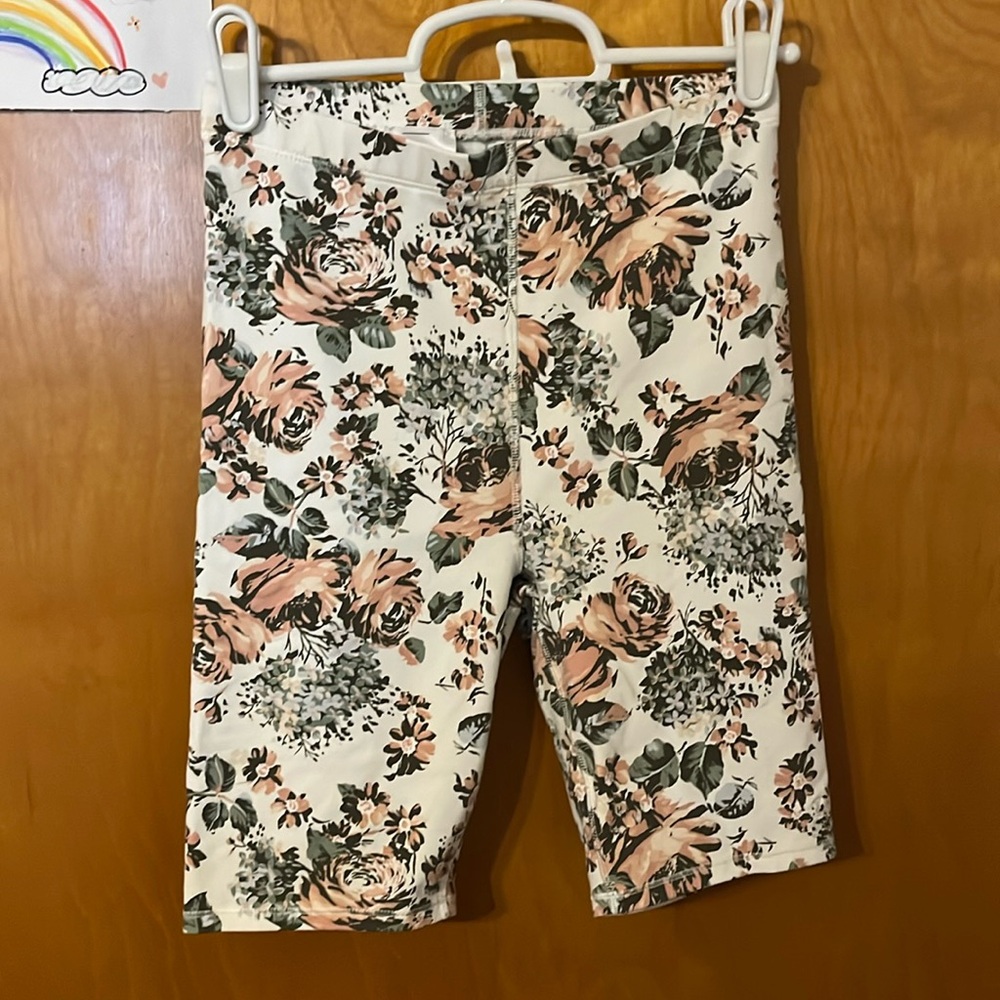Floral Levi’s biker shorts
